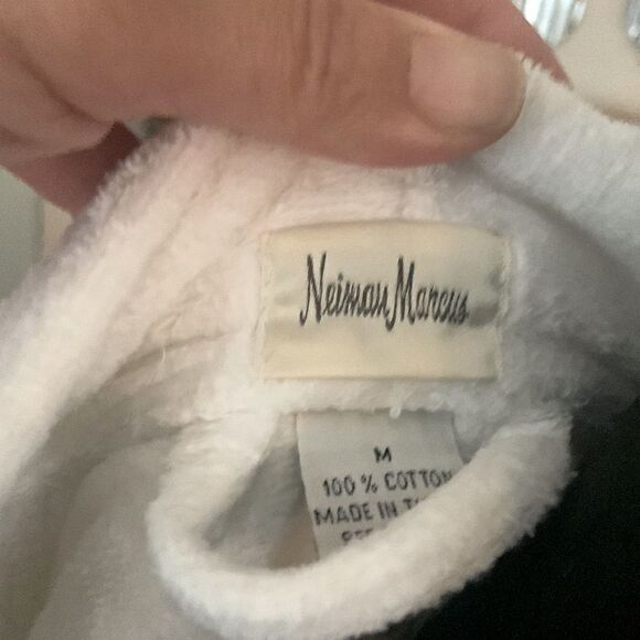 Neiman  Marcus plush short  robe  preloved ❤️size M EUC - Picture 9 of 13